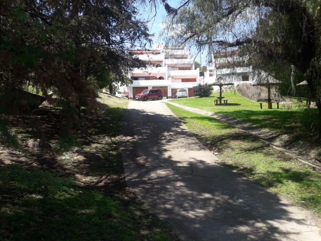 Departamentos Carlos Paz Bajada Al Lago Villa Carlos Paz Buitenkant foto